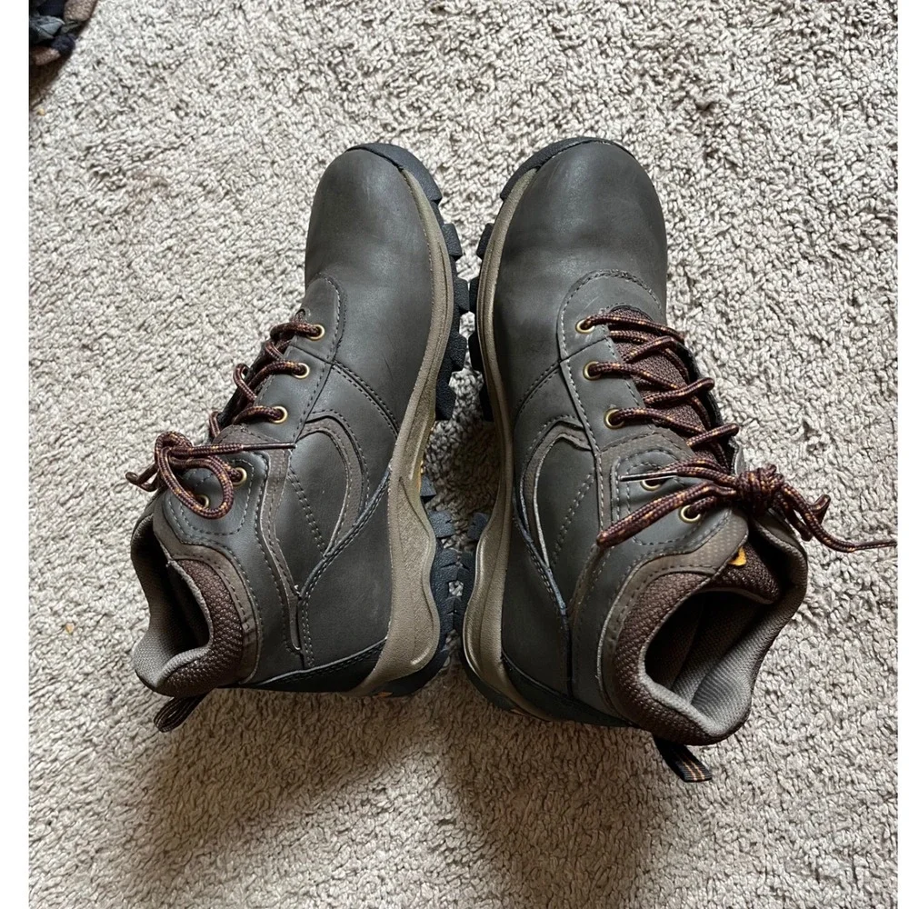 Timberland Boys Waterproof Hiking Boots Brown Leather Mid Top Size 5 A14IB